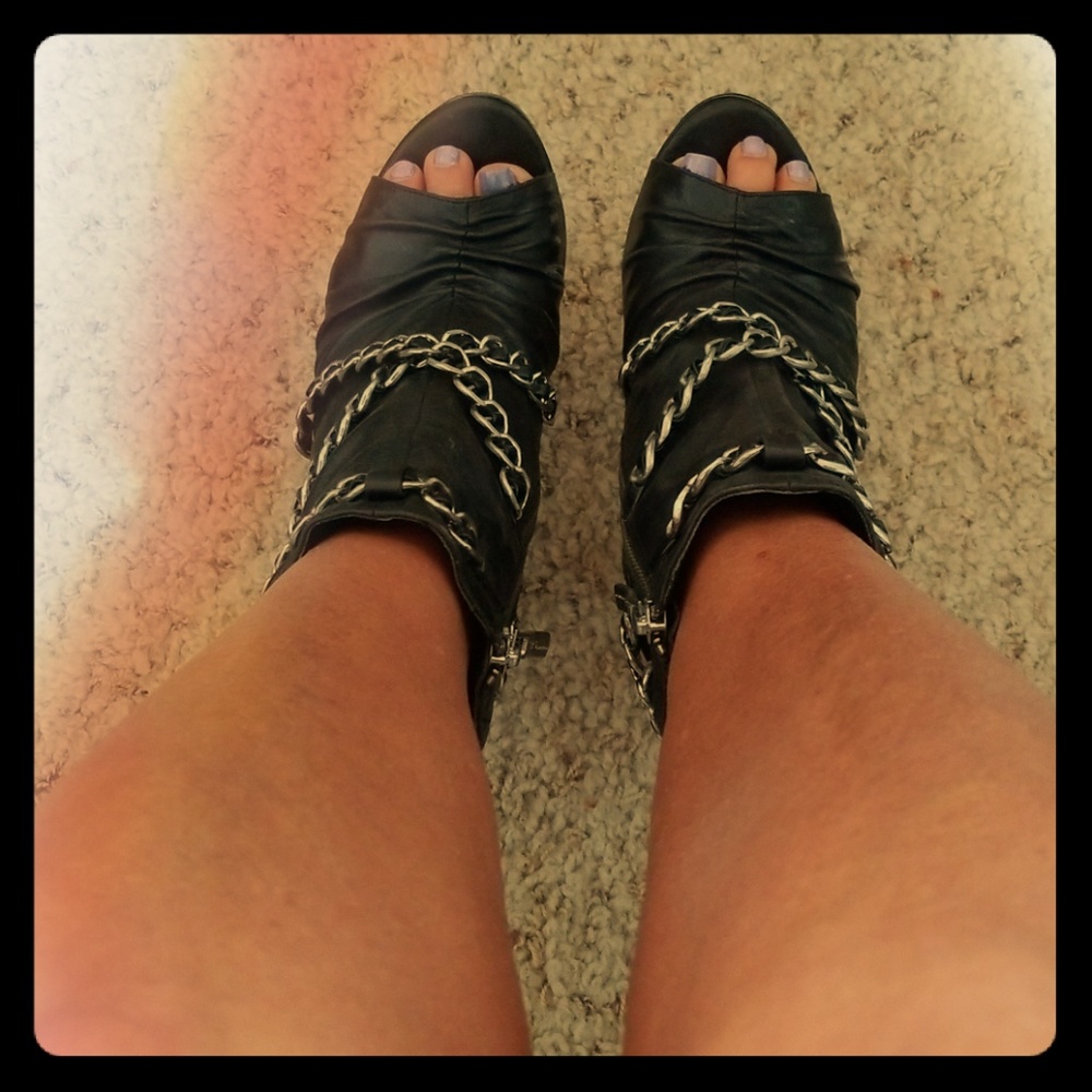 Bcbg high heel pumps